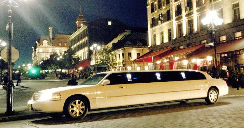 White Navigator limo from Tiffany